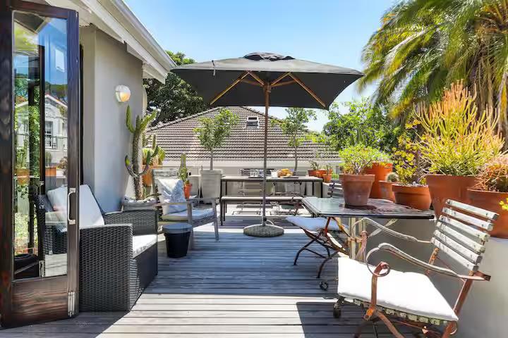 To Let 4 Bedroom Property for Rent in Tamboerskloof Western Cape